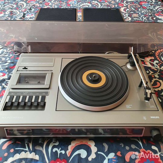 Магнитола Philips с вертушкой винтаж, 70е гг
