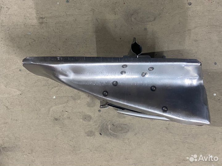 Поддомкратник задний Ваз 2101-07 правый в сборе