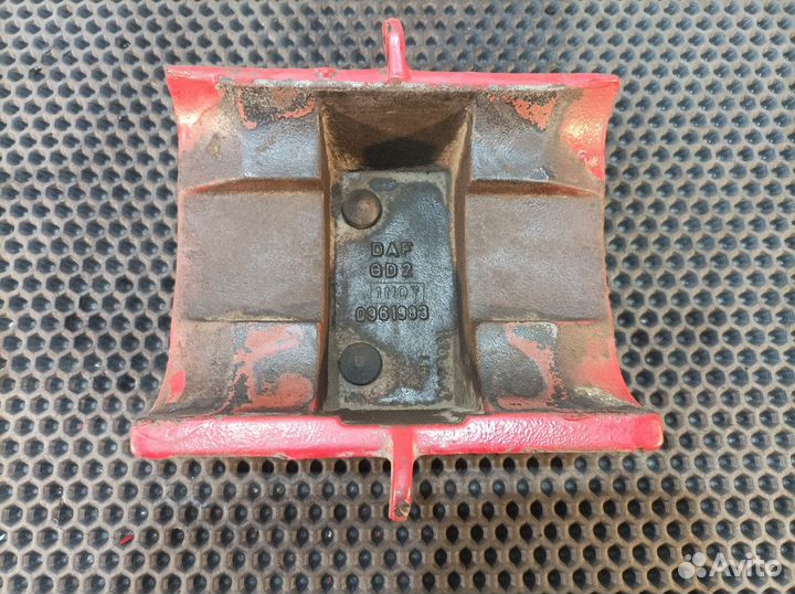 1268400 Проставка стремянки рессоры