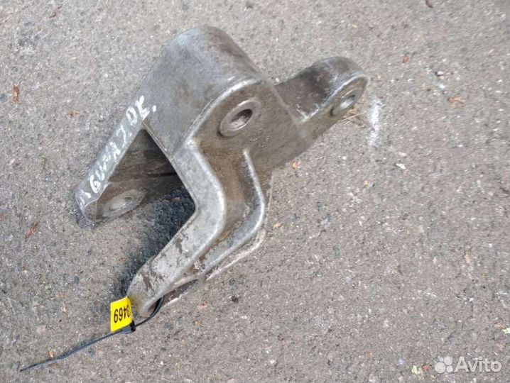 Кронштейн кпп Renault Laguna 1 7700818749