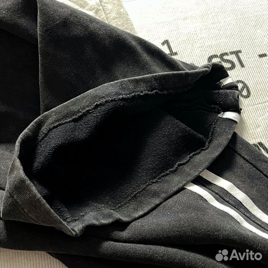 Штанишки широкие Racer Worldwide на руках