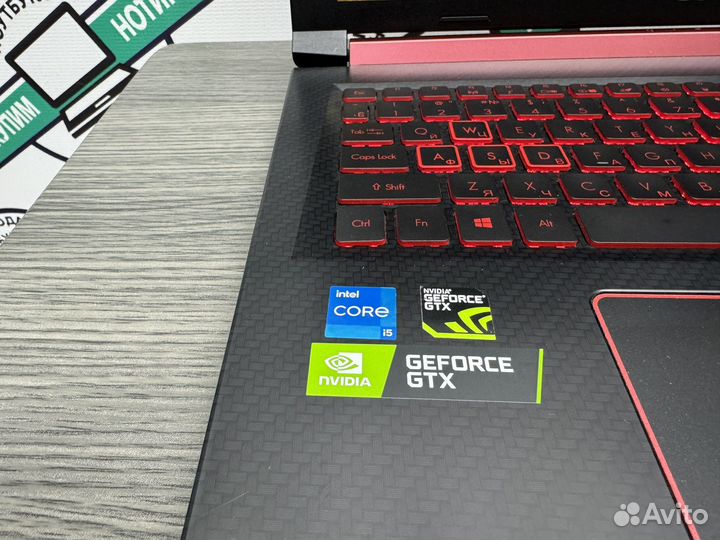 Монстр Nitro 8 ядер i5-8300H 8Gb GTX 1050 SSD+500