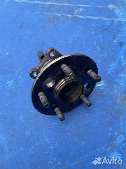 Ступица задняя левая Toyota Camry 40