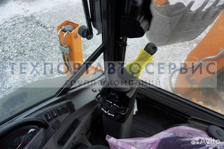 Экскаватор-погрузчик CASE 695 ST, 2023