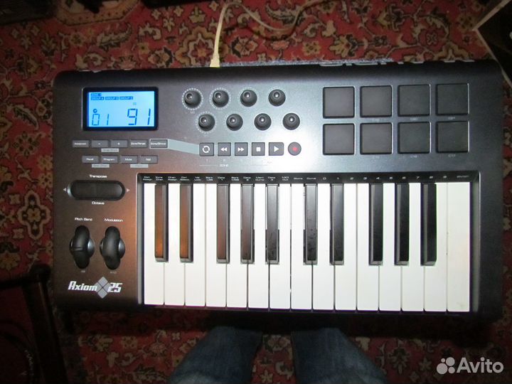 Продам M-Audio Axsiom 25