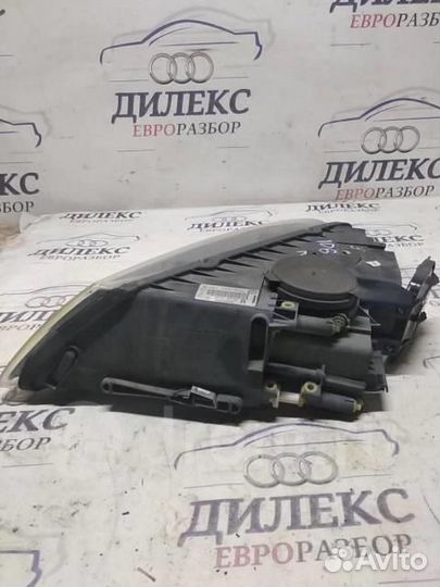 Фара правая VW Touareg 2002-2010