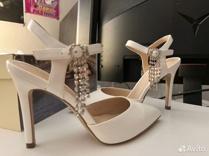 Туфли женские 37 размер белые