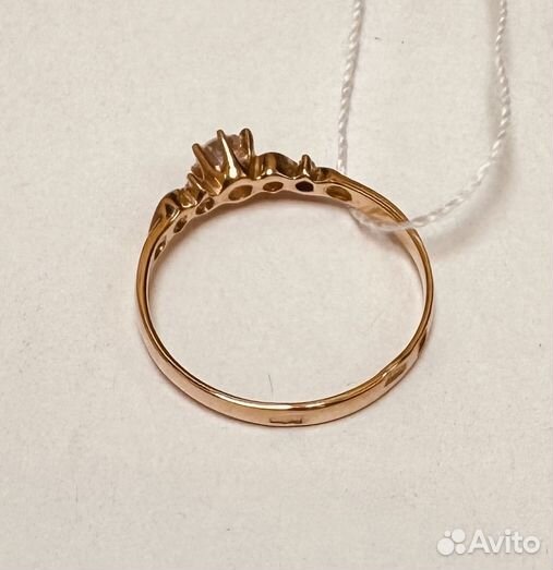 Золотое кольцо с камнем 17р