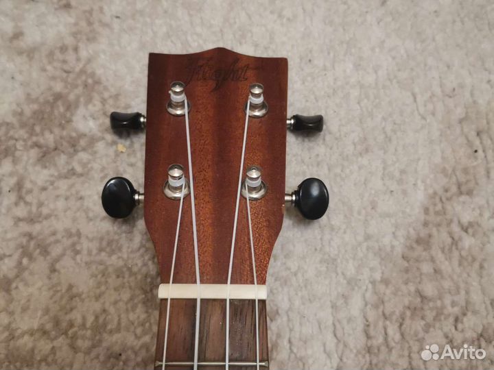 Гитара укулеле