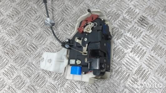 Замок двери передней правой volkswagen touran (1T1