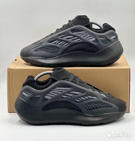 Кроссовки Adidas Yeezy Boost 700