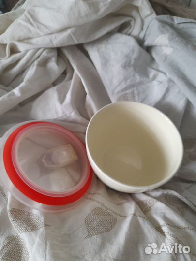 Керамический салатник с крышкой