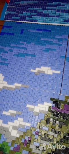Картина мозаика не доделала ещё 3 квадрата