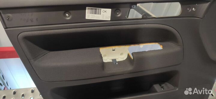 Обивка двери водителя VW Touareg 2002-10 7L6867011