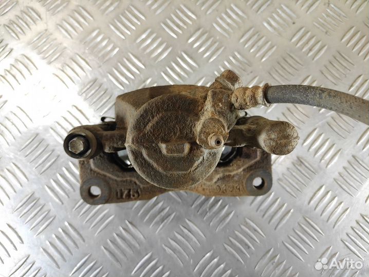 Суппорт передний левый Daihatsu Atrai 7