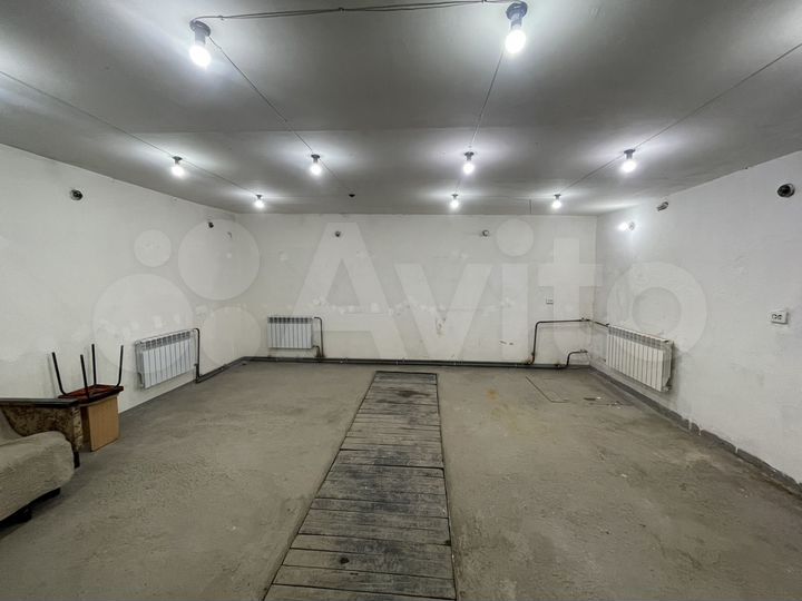 Гараж, > 30 м²