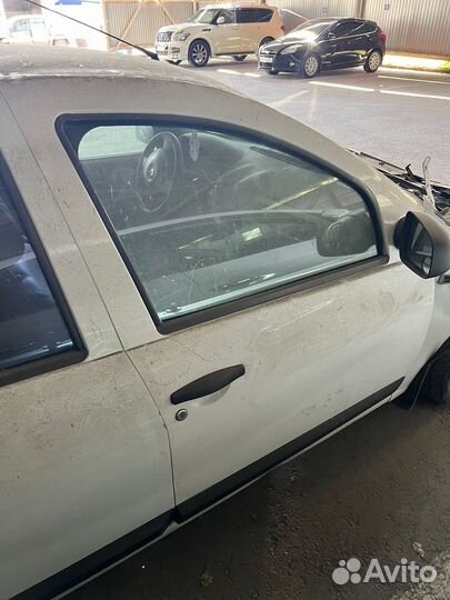 Передняя правая дверь renault sandero 1