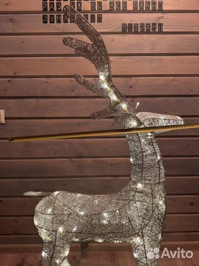 Олень в серебряных блестках