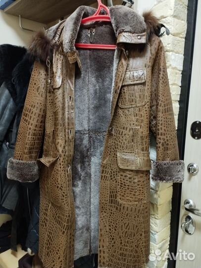 Дубленка натуральная женская с капюшоном