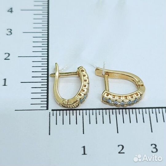 Золотые серьги с камнем