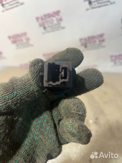 Кнопка отключения Airbag Renault Fluence 2010