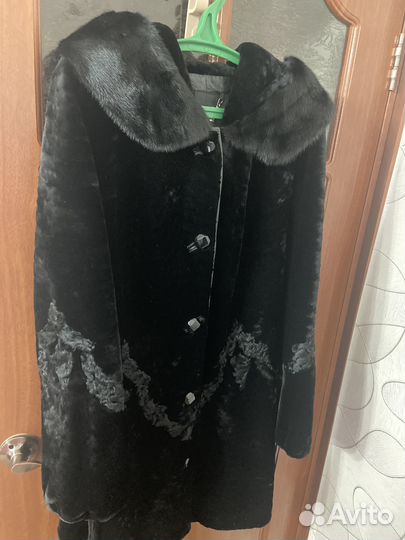 Шуба мутоновая с капюшоном 48 размер