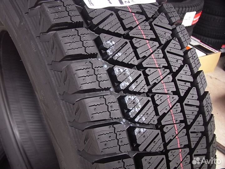 Bridgestone Blizzak DM-V3 275/40 R22 107T