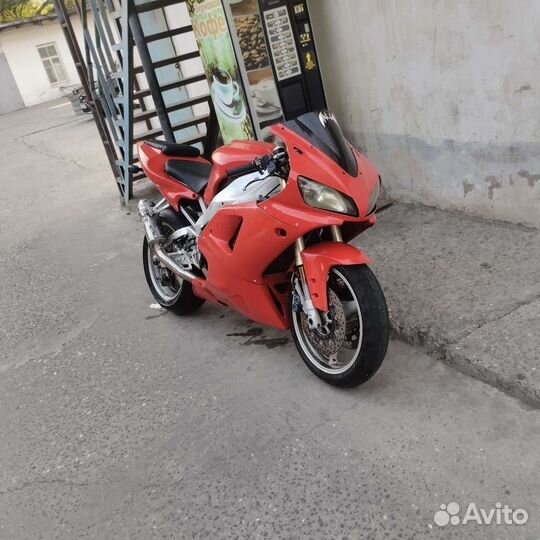 Yamaha R1
