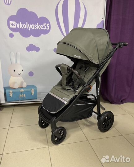 Коляска с надувными колесами