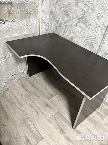 Угловой компьютерный стол