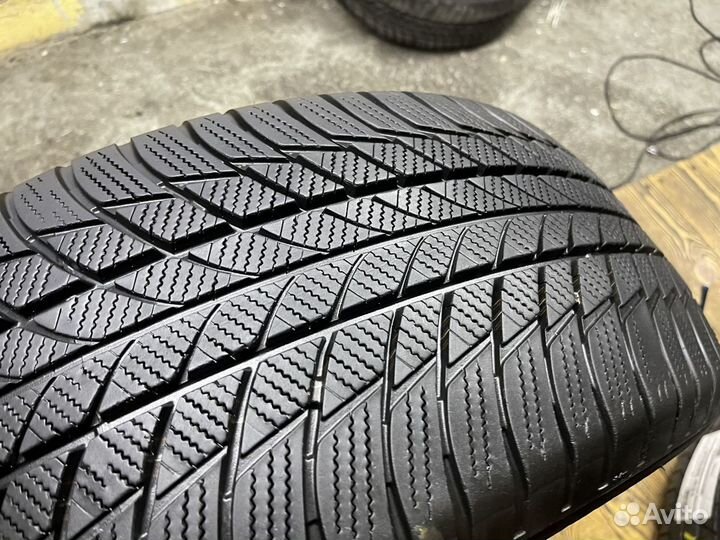Bridgestone Blizzak LM-001 245/50 R19