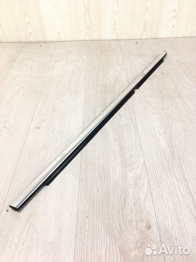 Молдинг двери задний правый Mercedes Benz C230