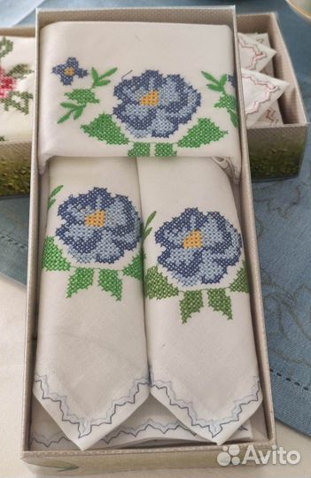 Комплекты вышитых льняных салфеток