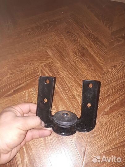 Кронштейн переднего шарнира. Краб