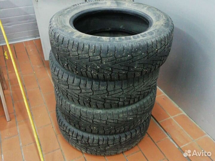 Roadstone Winguard WinSpike SUV 225/65 R17 106T