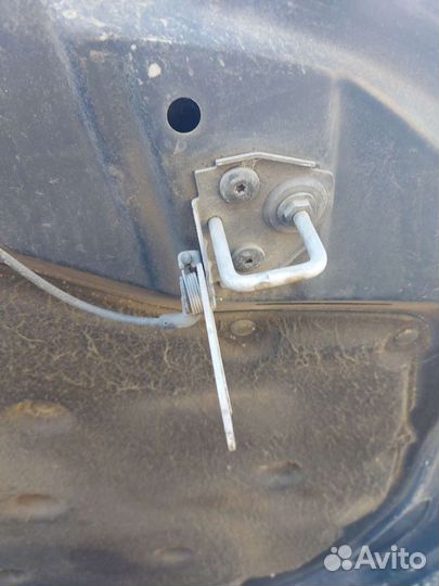 Крюк капота на BMW F01 f02