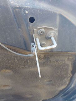 Крюк капота на BMW F01 f02