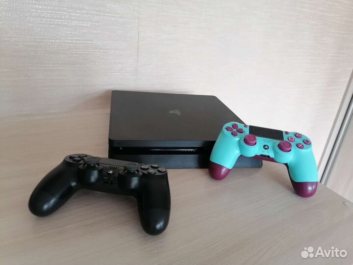 PS4 Slim 1Tb+2джоя, классные игры
