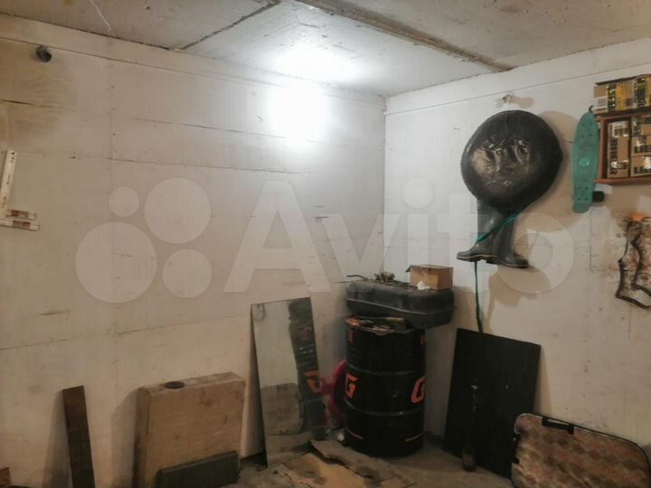 Гараж, > 30 м²