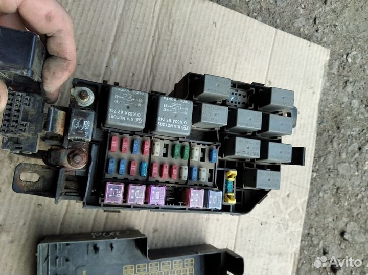 Блок предохранителей Киа Рио 1