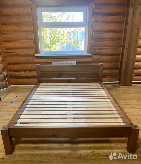 Кровать двухспальная массив