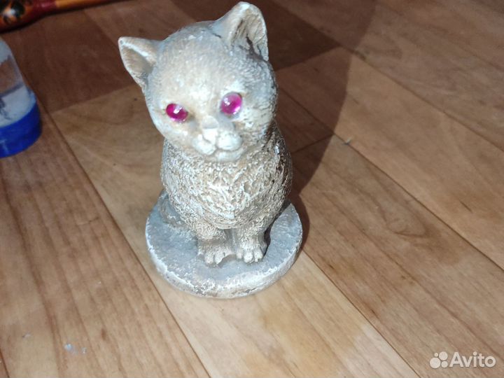 Кот фигурка