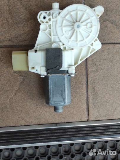 Моторчик стеклоподъемника Ford Mondeo 4