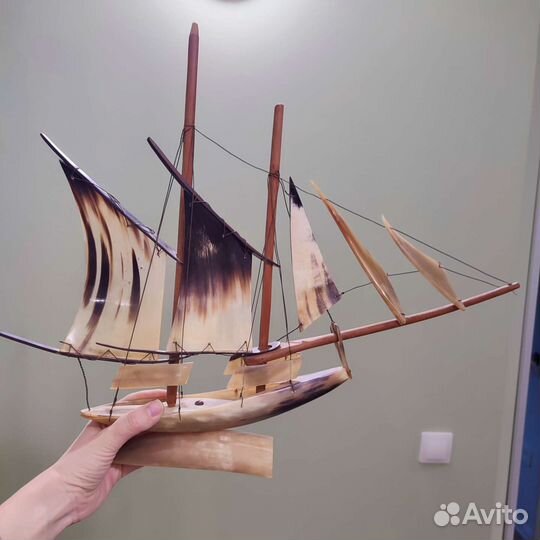 Сувенир корабль из рога