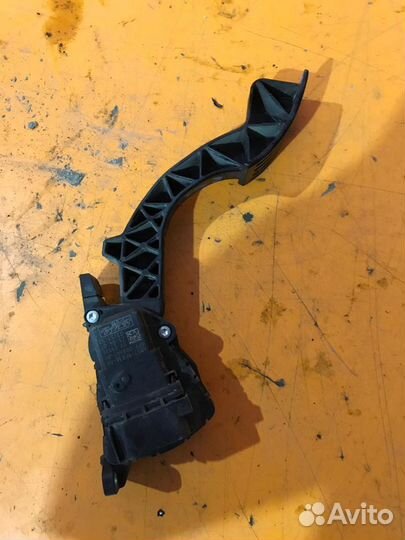 Педаль газа тормоза на Mazda 3 BK