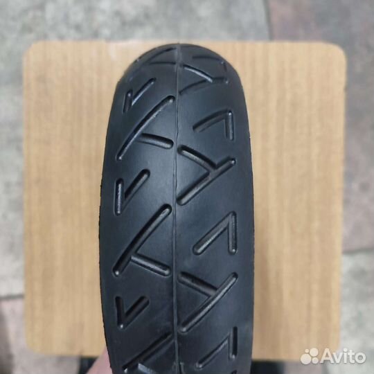 Покрышка литая 10х2,5
