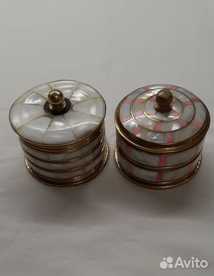 Ваза и статуэтка из сандалового дерева