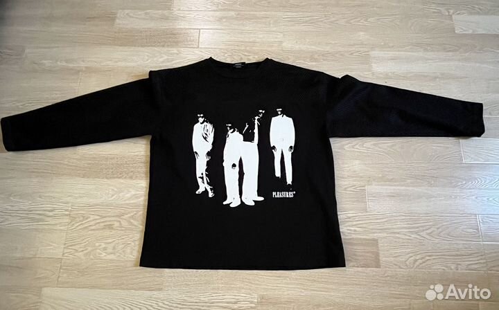 Лонгслив pleasures