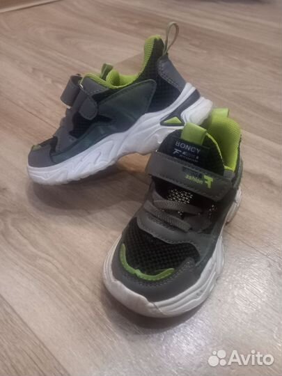 Кроссовки р.26