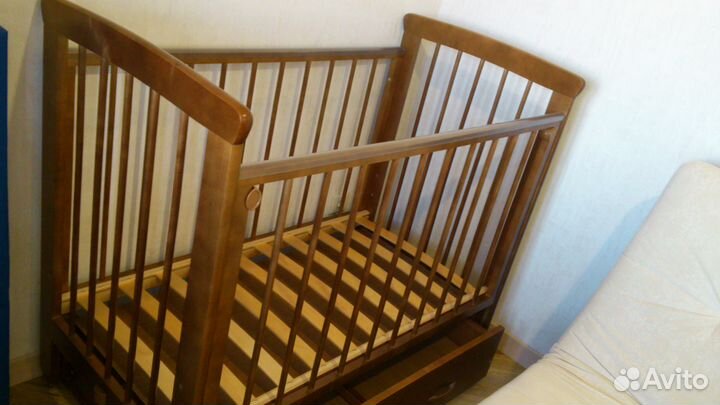 Детская кроватка-маятник